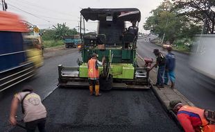 Pengaspalan dan Perawatan Jalur Pantura Jateng Jelang Mudik Lebaran