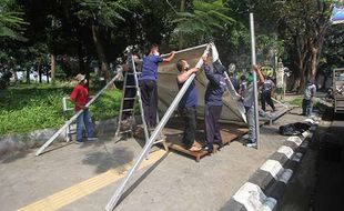 Sambut Pemudik, Dishub Solo Pasang Tenda Posko Lebaran di Jurug Solo