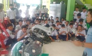 Classroom Tour Jadi Cara SMK Bhakti Karya Karanganyar Gaet Siswa Baru