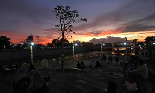 Ngabuburit Sambil Menikmati Senja di Taman Bendung Karet Tirtonadi Solo