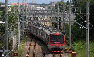 87 Penumpang Naik KRL Solo Balapan-Palur pada Hari Pertama Operasional