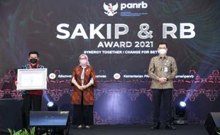 Bupati Wonosobo Terima SAKIB dan RB Award 2021