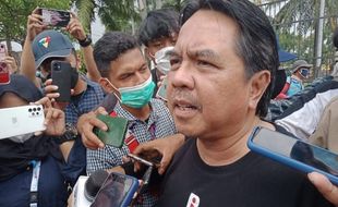 Jokowi Didemo Mahasiswa UGM, Ade Armando: Yang Politik Dinasti itu Sultan HB X