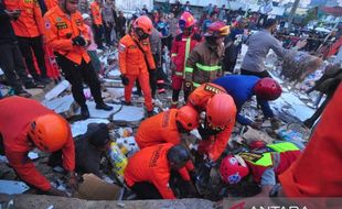 Bangunan Alfamart Ambruk Rata dengan Tanah, 1 Orang Meninggal Dunia