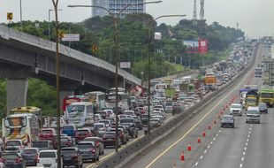 Jalur Mudik Tol Japek hingga Cipali Macet, Ternyata Ini Penyebabnya