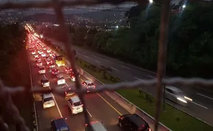 Padat Lur! Begini Kondisi Tol dalam Kota Semarang Menuju Solo