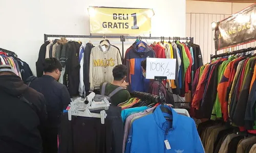 Cus Berburu Baju Bekas di De Tjolomadoe, Kolaborasi Sesi Tuku-DOKU