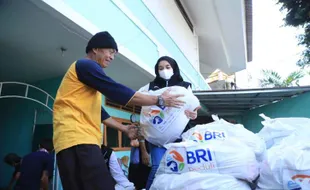 Berbagi Bahagia saat Ramadan, BRI Group Bagikan 80.000 Paket Sembako