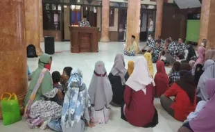 Bapera Boyolali Santuni 40 Anak Yatim Piatu di Ponpes Nur Hasan Senting