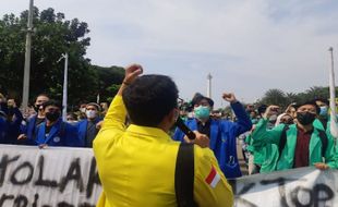 Demo BEM UI Hari Ini: Negara Telah Dikuasai Oligarki!