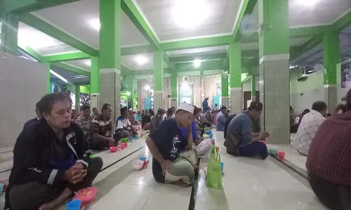 Legend! Bubur India, Menu Bukber Khas Masjid Pekojan Semarang