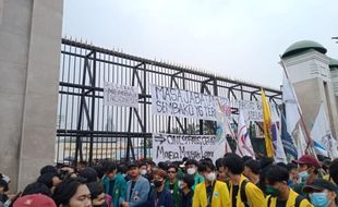 Demo 11 April 2022, Mahasiswa Ancam Paksa Masuk Gedung DPR