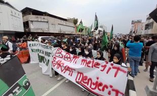 Demo Di Flyover Purwosari Solo, HMI Soloraya Sampaikan 5 Tuntutan