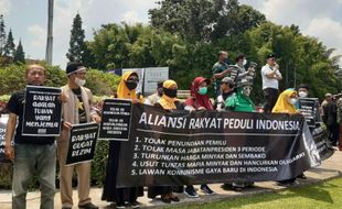 Warga Jogja Gelar Demo, Tuntut Tolak 3 Periode dan Hancurkan Oligarki