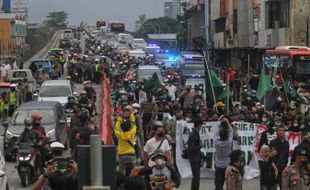 Macet Lur, Begini Situasi Lalin Flyover Purwosari Solo Saat Demo HMI