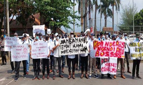 Tolak Pembangunan Kampus Polimarin, Pekerja PTPN IX Semarang Unjuk Rasa