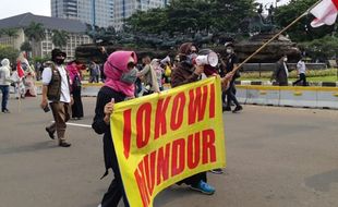 Demo 11 April 2022: Emak-Emak Suarakan Jokowi Mundur