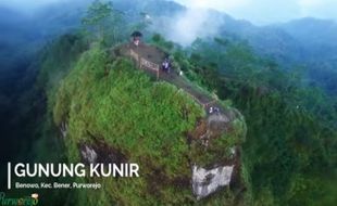 Berburu Golden Sunrise di Negeri Atas Awan, Gunung Kunir Purworejo