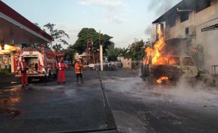 Mobil Warga Sukoharjo Terbakar Usai Mengisi Bahan Bakar di SPBU Begajah