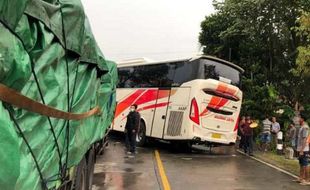 Bus Efisiensi Tabrak Bus Murni Jaya di Purworejo, Satu Orang Meninggal