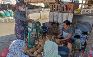 Penjualan Kelapa Parut di 2 Pasar di Sukoharjo Ini Melejit Kala Ramadan