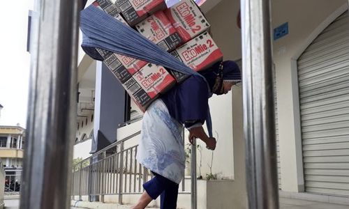 Sedih! Menjelang Lebaran, Kuli Panggul Pasar Legi Solo Malah Sepi Order