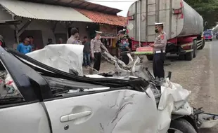 Kronologi Minibus Melaju 80 Km per Jam Tabrak Truk Tangki di Cirebon