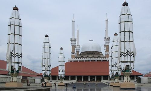 Libur Panjang Maulid: Turis Tembus 400.000 Orang, Tertinggi Masjid Agung Jateng