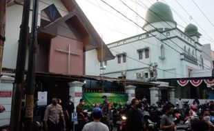 Ibadah Masa Paskah dan Ramadan Bersamaan di Gereja Berdampingan Masjid di Solo