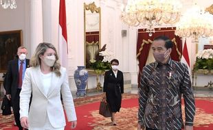 Mahasiswa Gelar Unjuk Rasa, Jokowi Terima Menlu Kanada di Istana