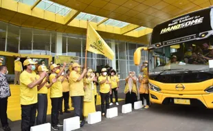 Airlangga Hartarto Lepas 20 Bus Program Mudik Gratis Partai Golkar