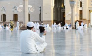 Doa ketika di Masjid, Bisa Dibaca saat di Masjid Raya Sheikh Zayed Solo