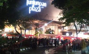 Tunjungan Plaza Kebakaran, Sejumlah Ruas Jalan di Sekitar Lokasi Macet