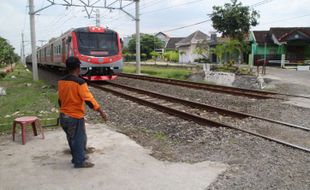 Warga Ketandan Klaten Bikin Pos Jaga Perlintasan KA dari Uang Jimpitan