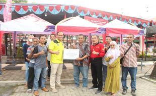 PKL Taman Kartini Sragen Dapat 15 Tenda, Pembeli Tak Bubar saat Hujan