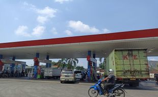 Sopir Truk Mumet Beli Solar Dibatasi dan Stok Kadang Habis