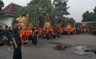 Malaysia Daftarkan Reog ke UNESCO, Ratusan Seniman Karanganyar Beraksi