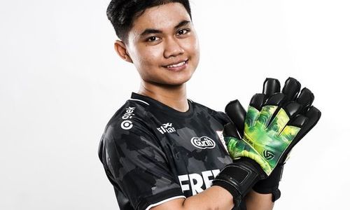 Riska Aprilia, Berawal dari Bola Voli Kini Fokus di Gawang