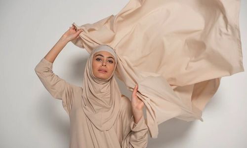 Catat! Lima Bahan Hijab Ini Nyaman Digunakan di Negara Tropis