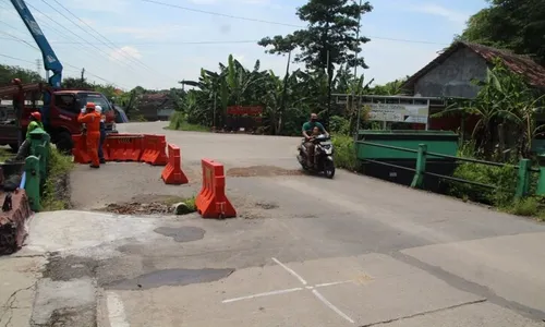 Jembatan Ambles di Jalan Lingkar Delanggu Belum Diperbaiki, Kapan Ya?