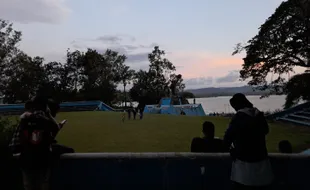 Ngabuburit Asyik Ala Warga Wonogiri di Plaza Waduk Gajah Mungkur...