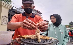 Mau Icip Sate Jamur Murah Rp1.000/Tusuk? Cus ke Jl. Merbabu Boyolali