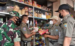 Sidak di Pasar Raya Salatiga, Petugas Temukan Penganan Kedaluwarsa