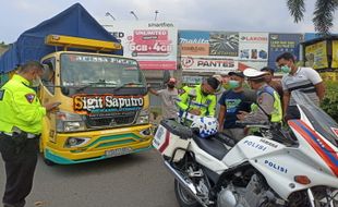 Truk Terabas Portal Underpass Makamhaji Terlacak, Polisi Beri Tilang