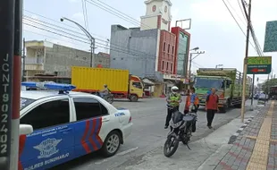 Baru Sehari Dipasang Lagi, Portal Underpass Makamhaji Diterabas Truk