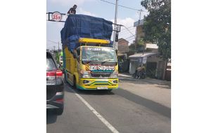 Polisi Buru Truk yang Terabas Portal Underpass Makamhaji Sukoharjo