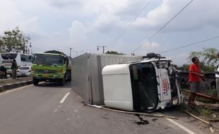 Breaking News! 4 Kendaraan Terlibat Kecelakaan di Jalan Solo-Jogja