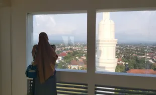 Spot Wisata Menara Pandang Masjid Agung Karanganyar Sudah Dibuka Lur!