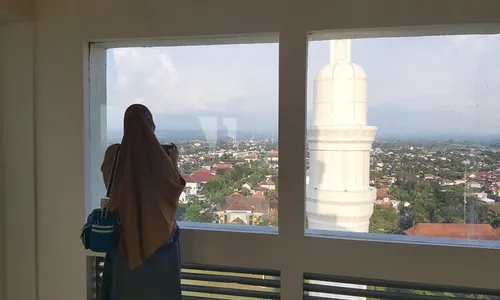 Spot Wisata Menara Pandang Masjid Agung Karanganyar Sudah Dibuka Lur!