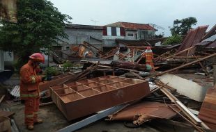 Diterjang Angin Kencang, Rumah di Umbulharjo Roboh